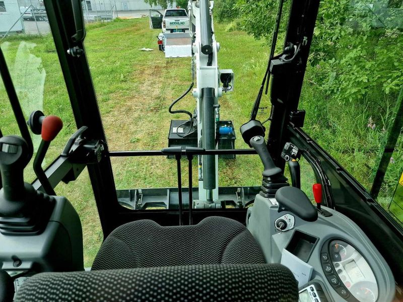 Bobcat E19 med maskinhenger